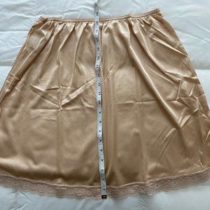 NWT - 19" SLIP - NUDE